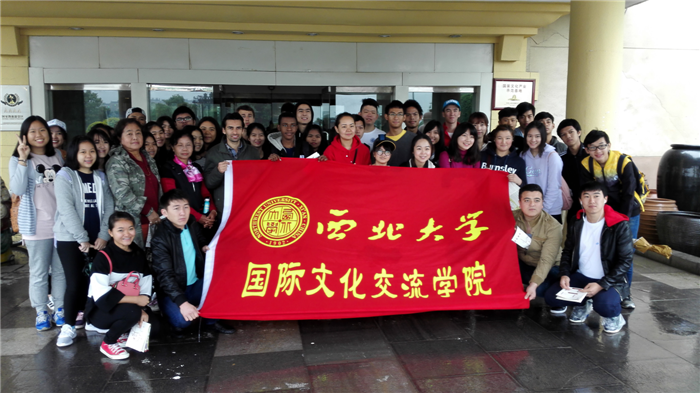 泥火传情，文明互鉴——我院成功举办留学生陶艺文化体验活动